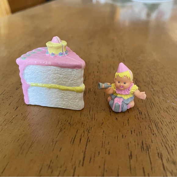 Vintage Mimi and the Goo Goos Cake Slice and Baby Figurine Set - Picture 1 of 5